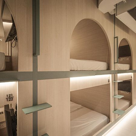 Jyu Capsule Hotel Сингапур Екстериор снимка
