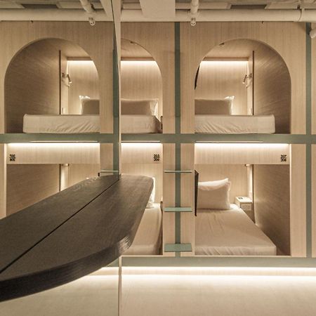 Jyu Capsule Hotel Сингапур Екстериор снимка