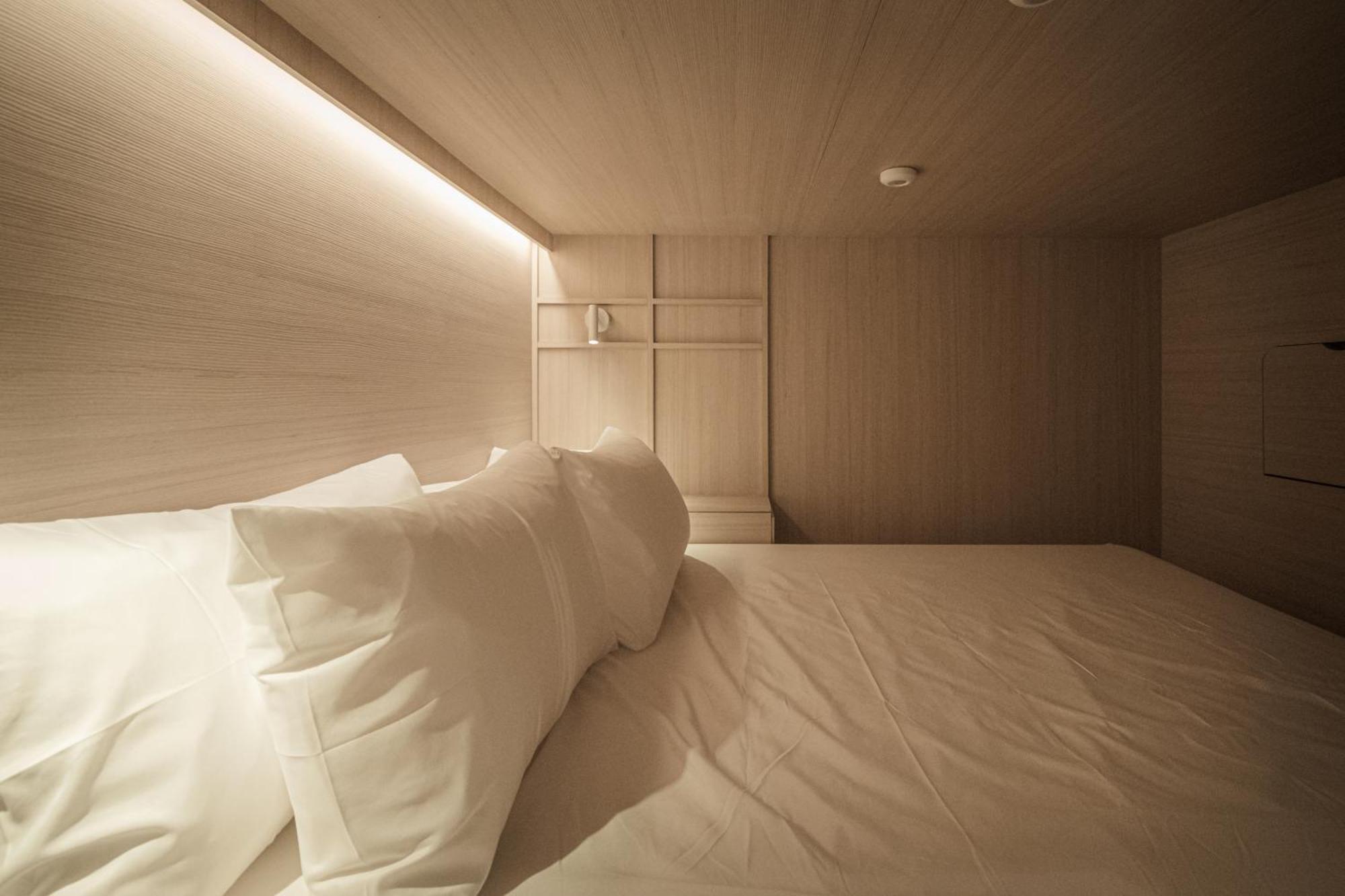 Jyu Capsule Hotel Сингапур Екстериор снимка